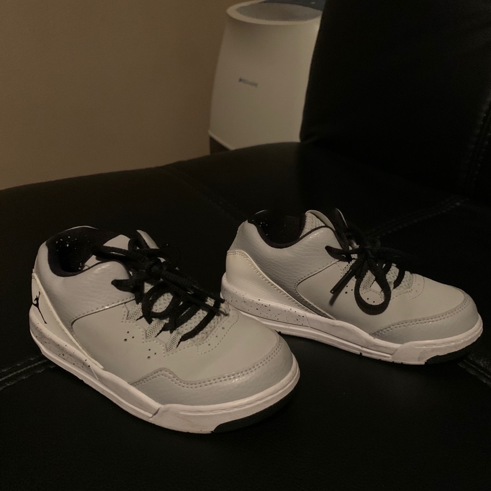 Jordan Flight Shoes - Picture 3 of 6